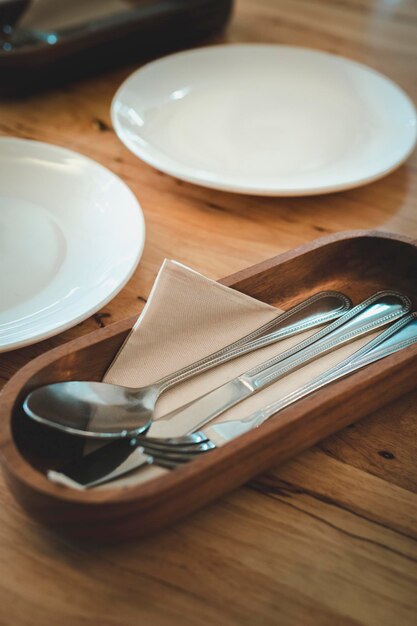 Photo des ustensiles de cuisine sur la table.