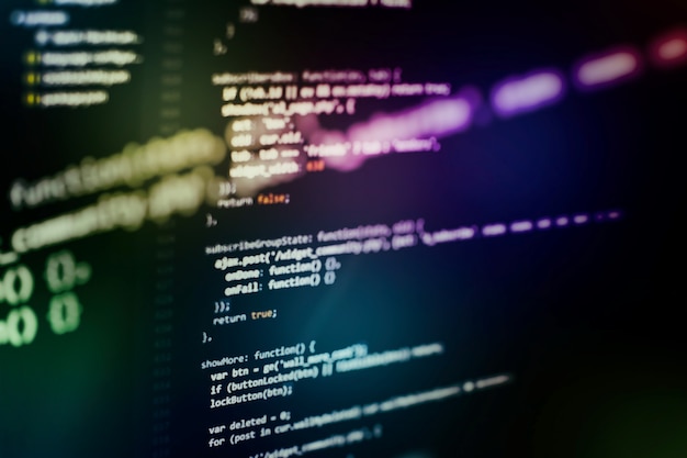 Utilisation de CSS, JavaScript et HTML. Surveiller le gros plan du code source de la fonction. Contexte abstrait de la technologie informatique. Code source du logiciel.