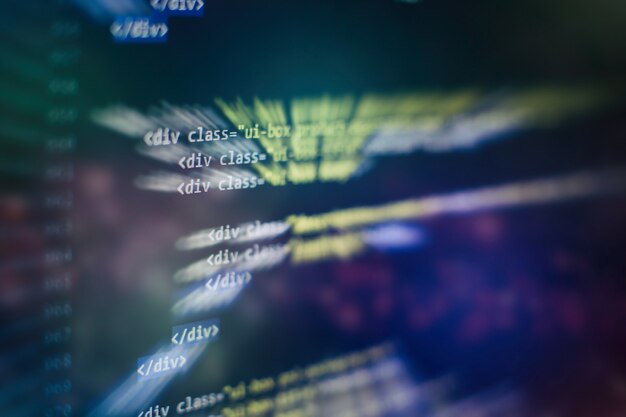 Utilisation de CSS, JavaScript et HTML. Surveiller le gros plan du code source de la fonction. Contexte abstrait de la technologie informatique. Code source du logiciel.