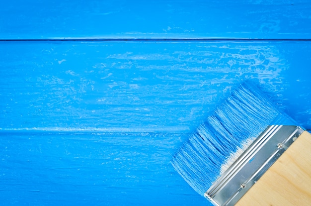 utilisation de pinceau pour la peinture de fond bleu pour la photographie de stock de matériel