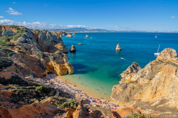 Vacances d'été sur la côte de l'Algarve au Portugal