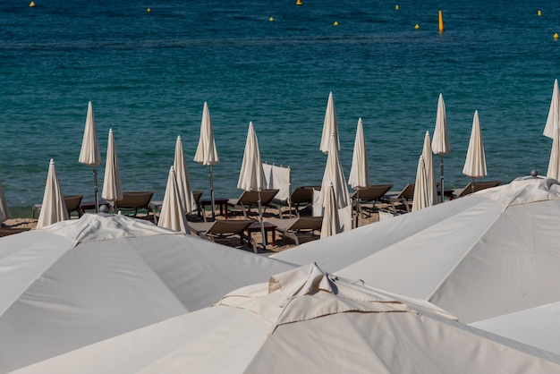 Vacances d'été sur la côte méditerranéenne du sud de la France à Antibes