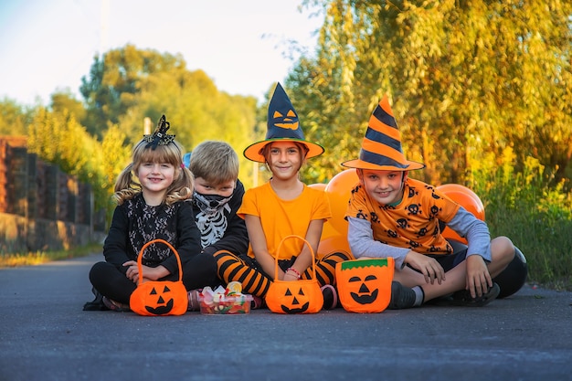 Vacances d'Halloween, enfant en costume. Mise au point sélective. Enfant.