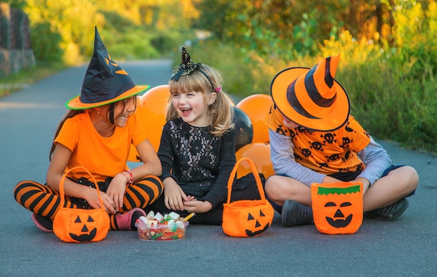 Vacances d'Halloween, enfant en costume. Mise au point sélective. Enfant.