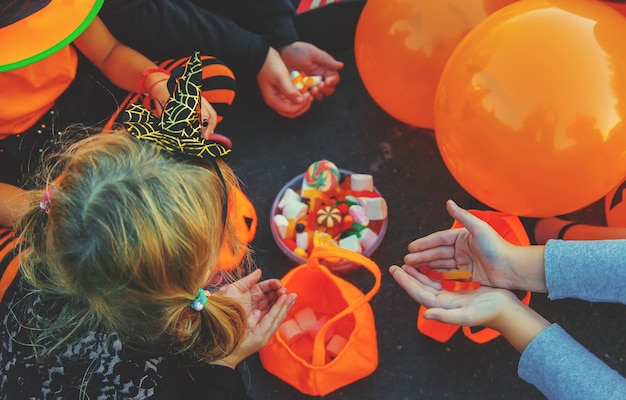 Vacances d'Halloween, enfant en costume. Mise au point sélective. Enfant.