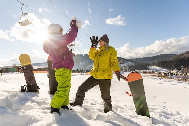 Vacances d'hiver en famille dans la station de ski