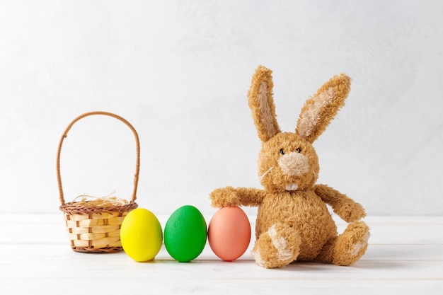 Vacances, oeufs de pâques et lapin.