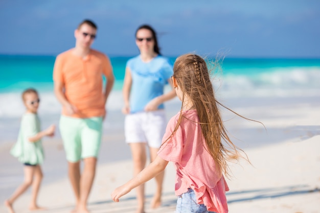 Vacances à la plage en famille