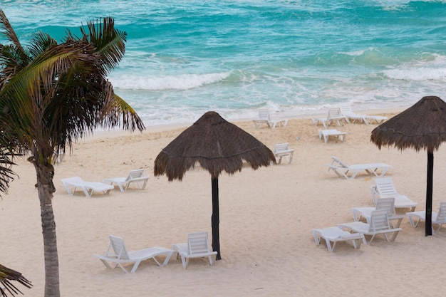 Vacances sur la plage de la mer des Caraïbes.