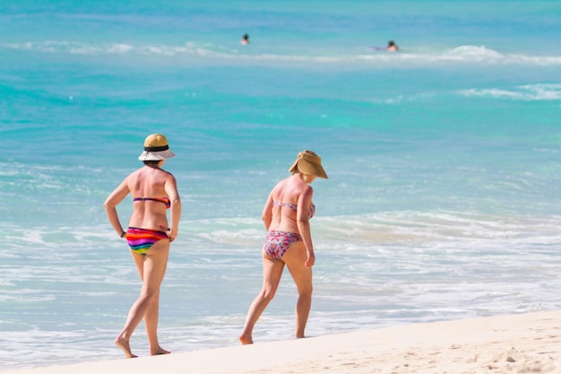 Vacances sur la plage de la mer des Caraïbes.