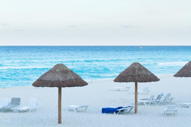 Vacances sur la plage de la mer des Caraïbes.