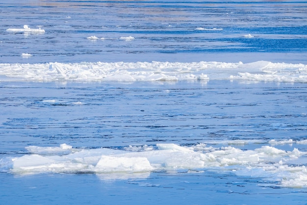 Vacances de printemps sur la rivière