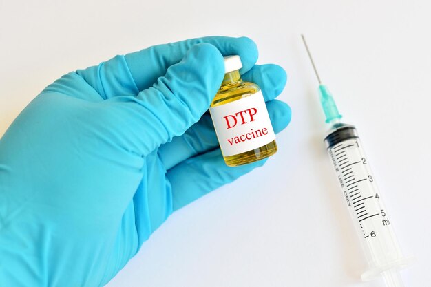 Photo vaccin contre la diphtérie, le tétanos et la coqueluche pour injection