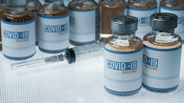 Le vaccin covid 19 en bouteille pour contenu médical.