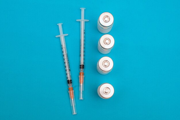 Vaccin médicament flacon seringue pour injection Traitement de vaccination pour le coronavirus Covid 19