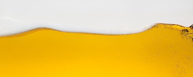 Vague d'alcool de bière avec des bulles