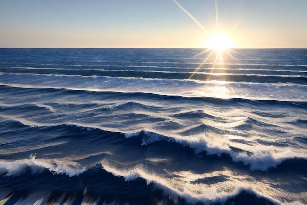 Une vague se brise sur l'océan avec le soleil couchant derrière elle.