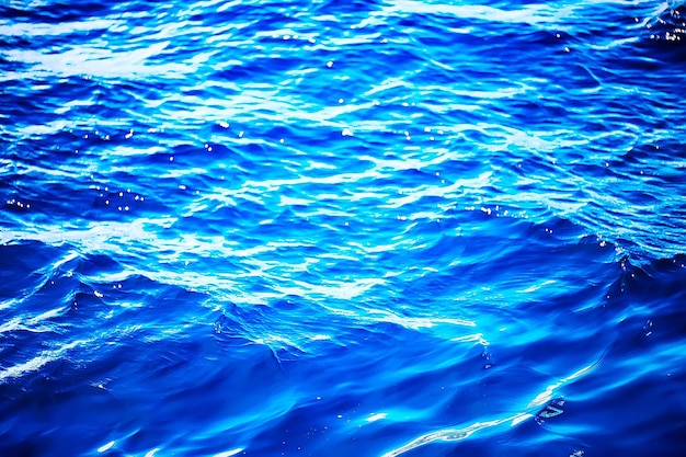 vagues de fond abstrait eau de mer / fond bleu, nature eau de mer humide avec ondulations