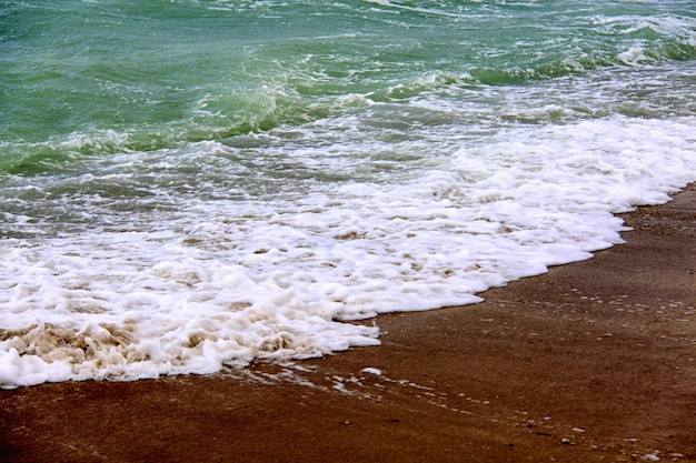 Vagues sur le littoral grec