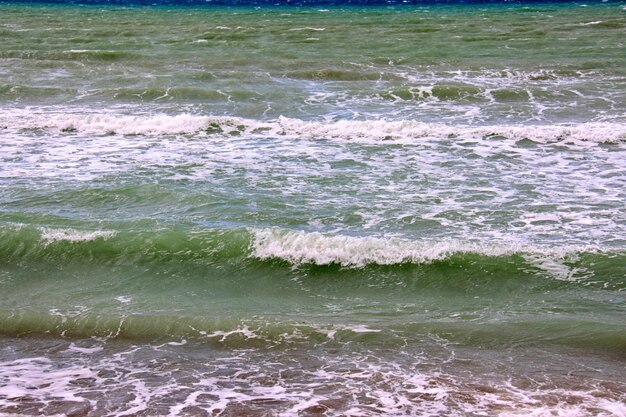 Vagues sur le littoral grec