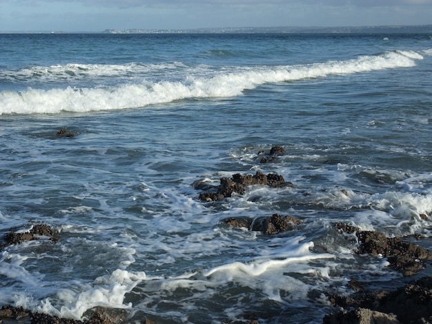 Photo vagues sur la plage martin à plérin