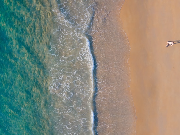 vagues sur la plage