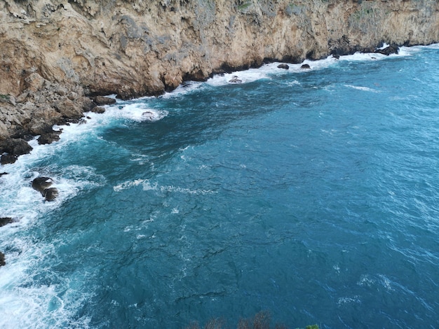 Vagues et rochers