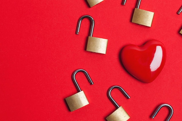 Valentines love concept Coeur rouge avec cadenas