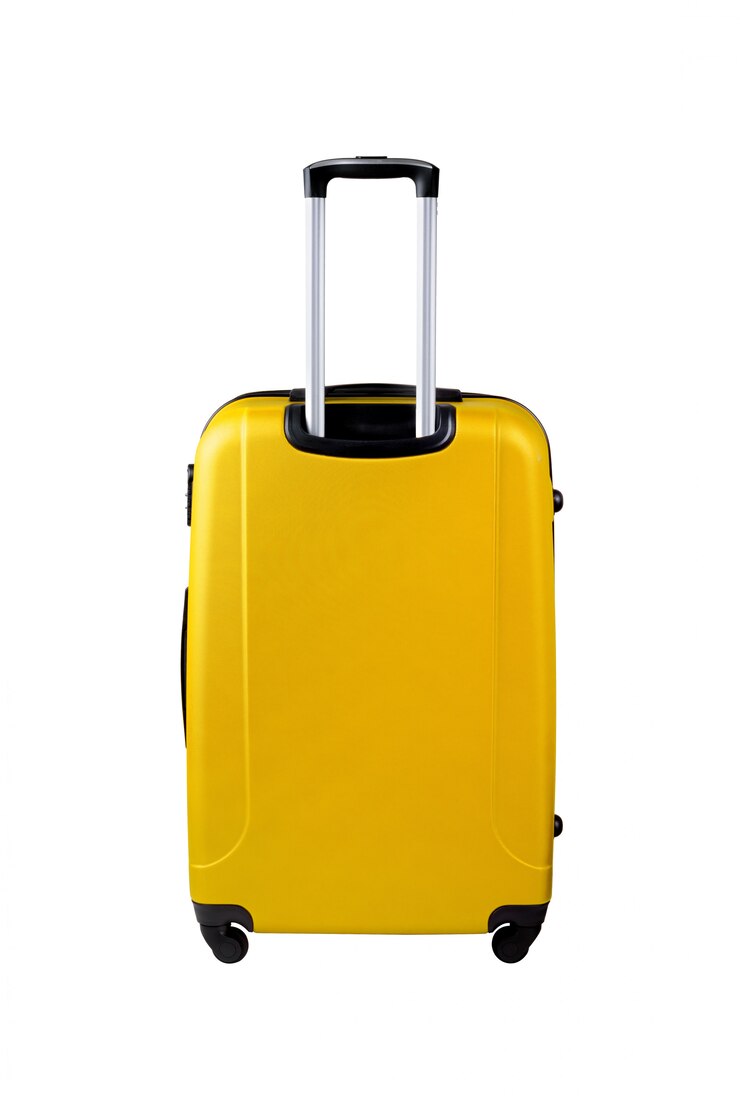 Photo valise jaune isolée