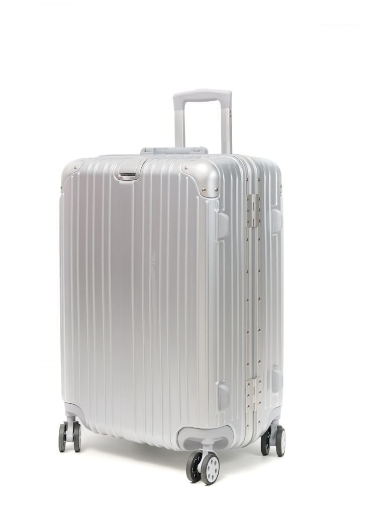 Photo valise de voyage en aluminium isolé sur blanc