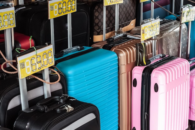 Photo des valises à vendre en magasin