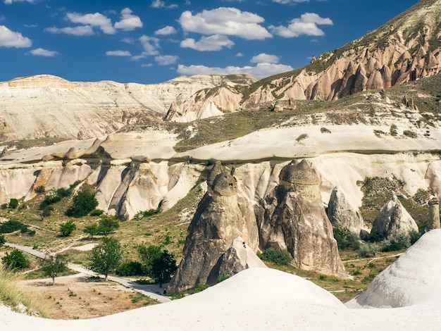 Photo une vallée en cappadoce, cental turquie