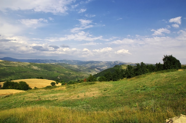 Photo la vallée dans les montagnes du caucase, azerbaïdjan