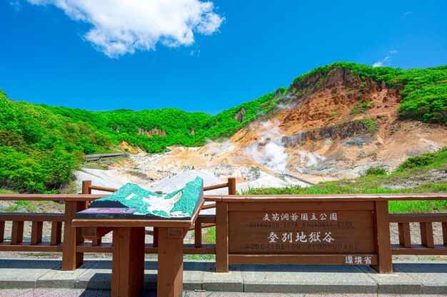 Photo vallée de l'enfer dans la ville de hokkaido noboribetsu