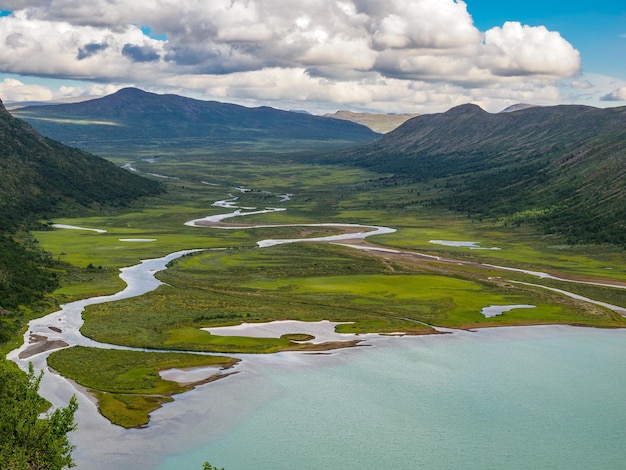 Photo vallée leirungsdalen de la montagne knutshoe en norvège