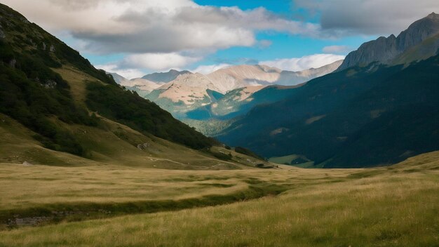 Photo vallée de montagne dans les pyrénées