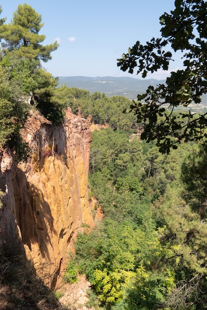 Vallée des ocres françaises dans le parc naturel du Luberon