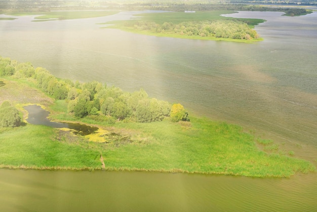 Vallée de la rivière verte au soleil