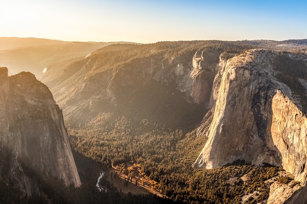 Vallée de Yosemite au coucher du soleil