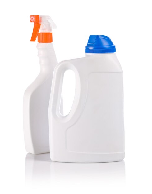 Vaporisateur blanc et bouteille pour le nettoyage