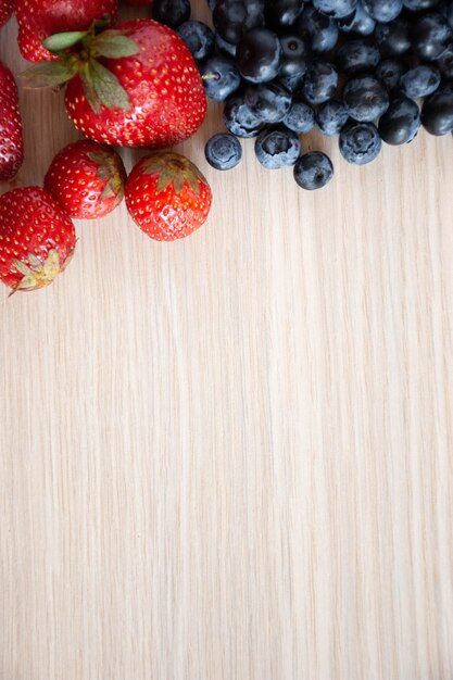 Photo variété de baies - baies. fraises, myrtilles groseillier, mûres.