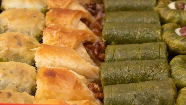 Une variété de baklava sucré turc Baklava aux noix