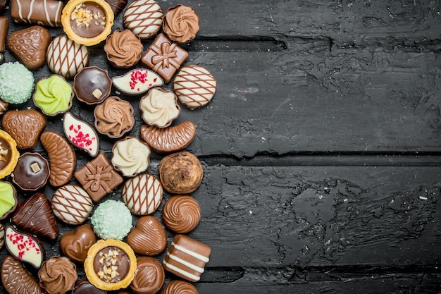 Variété de bonbons au chocolat