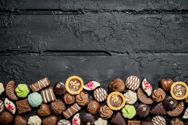 Variété de bonbons au chocolat