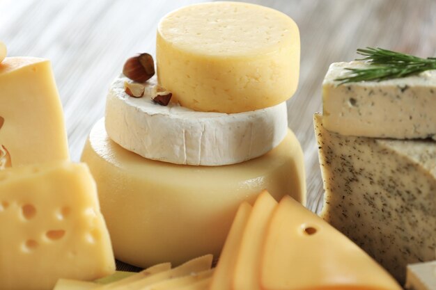 Variété de fromage sur table