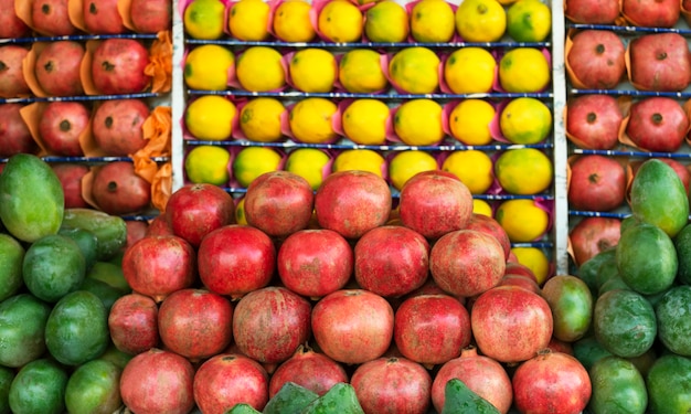 Variété de fruits dans un marché