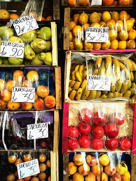 Photo variété de fruits sur le marché