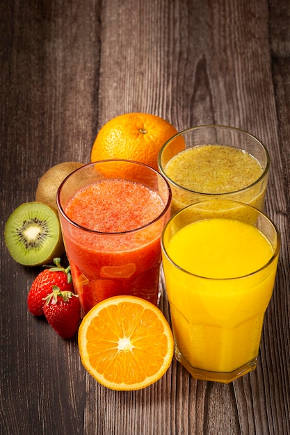 Variété de jus de fruits Smoothies aux fruits