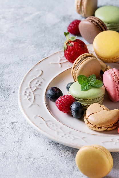 Variété de macarons à dessert français