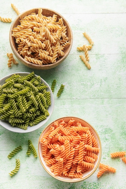 Une variété de pâtes fusilli à partir de différents types de légumineuses Pâtes sans gluten